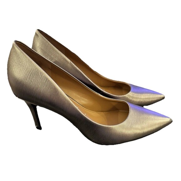 NEW Calvin Klein Gayle Shimmery Platinum Pumps Sz 9.5 Womens Dressy Tiny Flaw - Picture 1 of 12